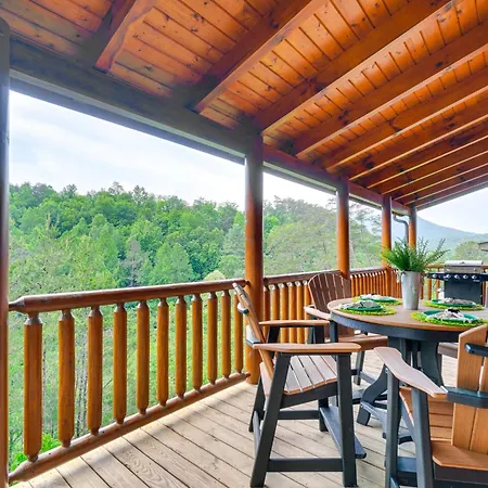Villa Shady Pines Cozy Mountain Retreat With Hot Tub!